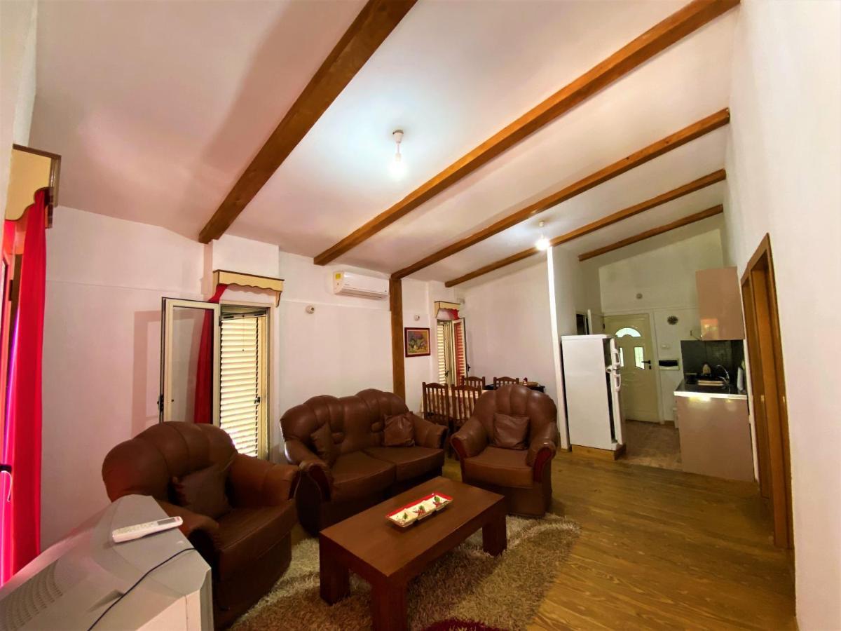 Ramo'S Green Beachside Retreat - Cozy 2 Bedroom Home Vlore Ngoại thất bức ảnh